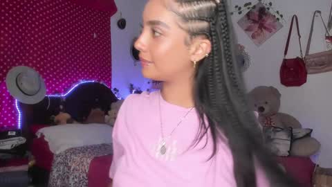 Snapshot of stefanny_pllus chatting on 7, 2, 2025 Im MiaIts my first day here online show from 7, 2, 2025