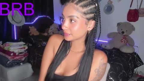 Snapshot of stefanny_pllus chatting on 5, 3, 2025 Im MiaIts my first day here online show from 5, 3, 2025