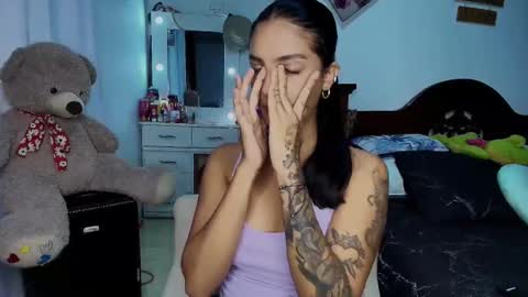 Snapshot of stefanny_pllus chatting on 4, 10, 2025 Im MiaIts my first day here online show from 4, 10, 2025
