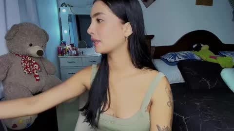 Snapshot of stefanny_pllus chatting on 5, 10, 2025 Im MiaIts my first day here online show from 5, 10, 2025