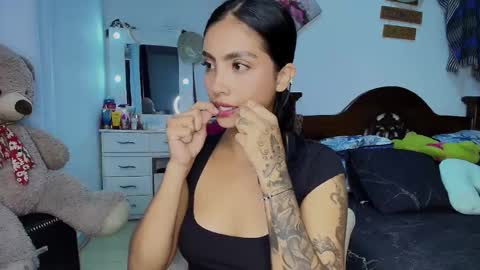 Snapshot of stefanny_pllus chatting on 10, 10, 2025 Im MiaIts my first day here online show from 10, 10, 2025