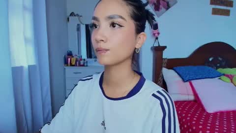 Im MiaIts my first day here  online show from 31, 10, 2025