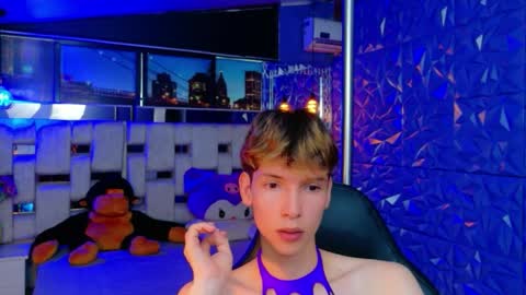 stefany piink online show from 7, 4, 2026