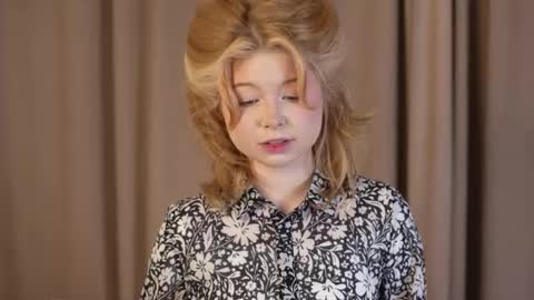 Snapshot of stela_vanila chatting on 7, 10, 2025 Stella online show from 7, 10, 2025