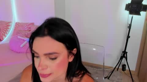 Snapshot of stella__white chatting on 8, 5, 2026 Yuli online show from 8, 5, 2026