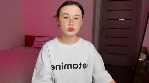 stella_sunny online show from 2, 11, 2025