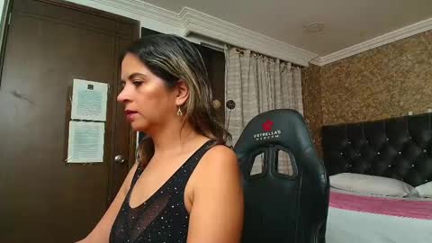 Estella online show from 8, 9, 2025