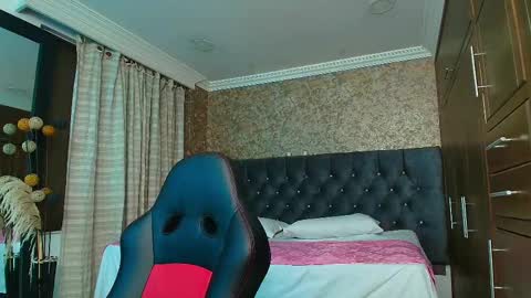 Estella online show from 16, 9, 2025