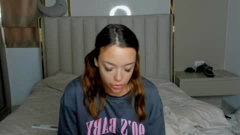 Snapshot of stellaa_queen chatting on 4, 4, 2026 stella online show from 4, 4, 2026