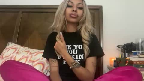 Snapshot of stellaangel chatting on 1, 12, 2025 stellaangel online show from 1, 12, 2025