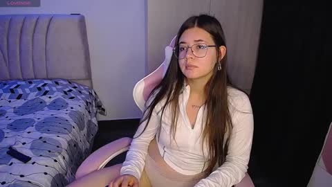 Snapshot of stepha_sweet chatting on 27, 12, 2024 Emma online show from 27, 12, 2024