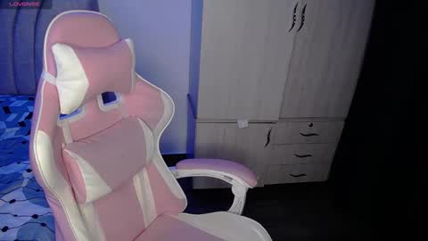 Snapshot of stepha_sweet chatting on 28, 12, 2024 Emma online show from 28, 12, 2024