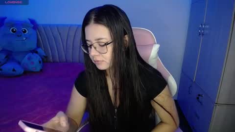 Snapshot of stepha_sweet chatting on 5, 1, 2025 Emma online show from 5, 1, 2025