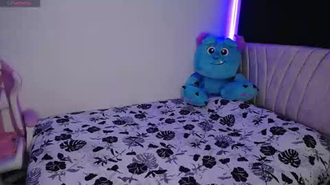 Snapshot of stepha_sweet chatting on 12, 1, 2025 Emma online show from 12, 1, 2025