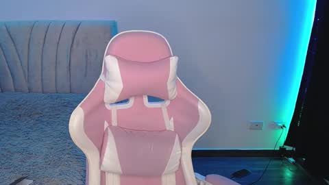 Snapshot of stepha_sweet chatting on 2, 3, 2025 Emma online show from 2, 3, 2025