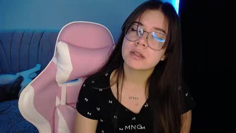 Snapshot of stepha_sweet chatting on 5, 3, 2025 Emma online show from 5, 3, 2025