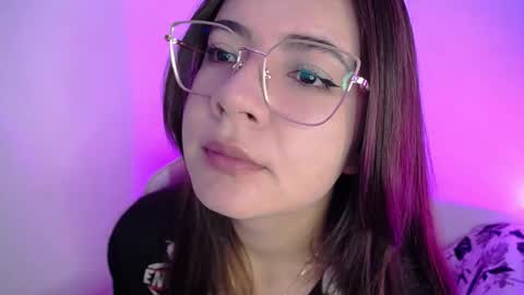 Snapshot of stepha_sweet chatting on 9, 9, 2025 Emma online show from 9, 9, 2025