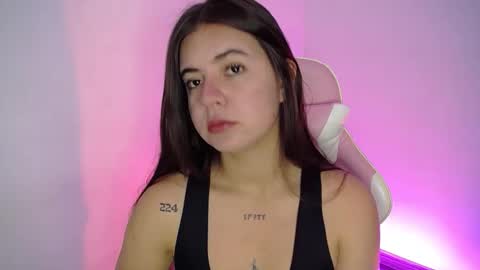 Snapshot of stepha_sweet chatting on 24, 10, 2025 Emma online show from 24, 10, 2025