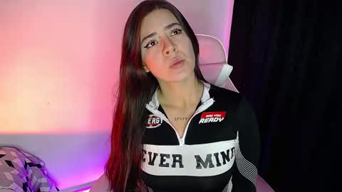 Snapshot of stepha_sweet chatting on 2, 11, 2025 Emma online show from 2, 11, 2025