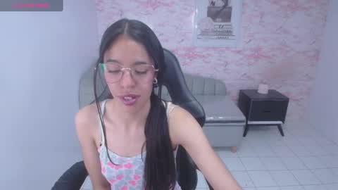 Snapshot of stephania_t chatting on 17, 12, 2024 Stephania online show from 17, 12, 2024