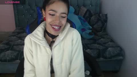 Snapshot of stephania_t chatting on 1, 2, 2025 Stephania online show from 1, 2, 2025