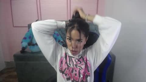 Snapshot of stephania_t chatting on 8, 3, 2025 Stephania online show from 8, 3, 2025