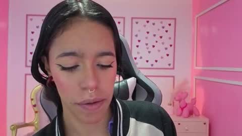 Snapshot of stephania_t chatting on 1, 10, 2025 Stephania online show from 1, 10, 2025