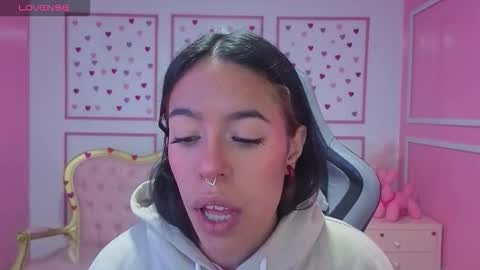 Snapshot of stephania_t chatting on 6, 10, 2025 Stephania online show from 6, 10, 2025
