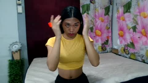 Snapshot of stephanie_zee chatting on 12, 7, 2026 stephanie_zee online show from 12, 7, 2026