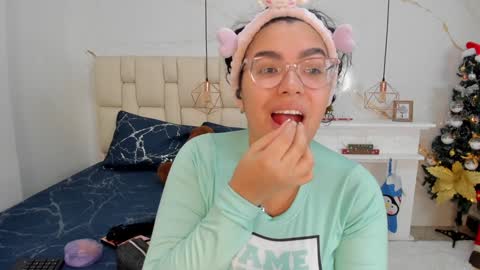 Stefanny online show from 4, 1, 2025