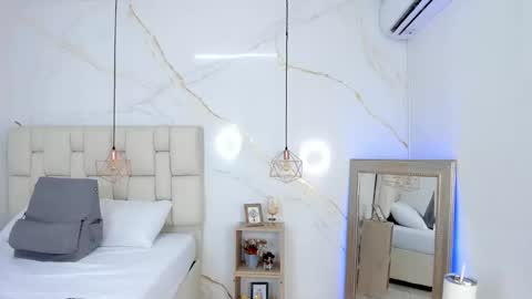 Stefanny online show from 4, 3, 2025