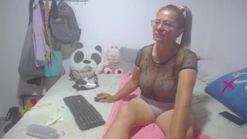 Snapshot of stepmom_slut_50_ chatting on 7, 3, 2025 Angie mature online show from 7, 3, 2025