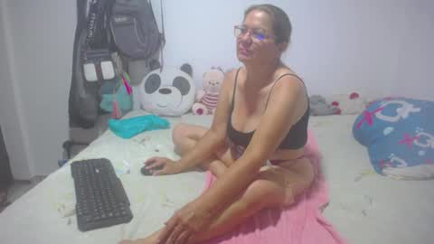 Snapshot of stepmom_slut_50_ chatting on 8, 3, 2025 Angie mature online show from 8, 3, 2025