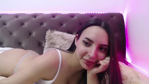 Snapshot of stepmommy19 chatting on 25, 1, 2025 StepMommy19 online show from 25, 1, 2025