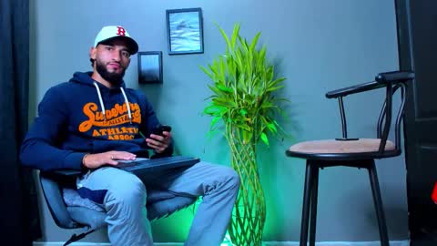 Snapshot of stev_velez chatting on 6, 10, 2025 Steve  online show from 6, 10, 2025