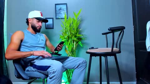 Snapshot of stev_velez chatting on 17, 10, 2025 Steve  online show from 17, 10, 2025