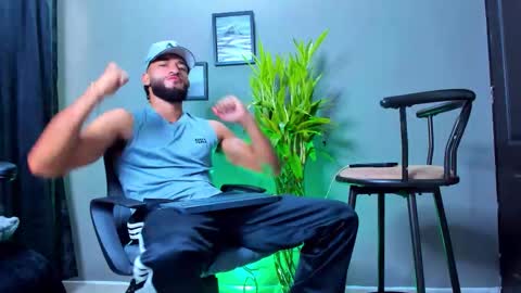 Snapshot of stev_velez chatting on 25, 10, 2025 Steve  online show from 25, 10, 2025