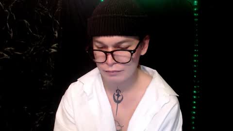 Snapshot of stevenspirs chatting on 18, 11, 2025 Steve online show from 18, 11, 2025