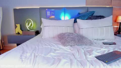 Stone Lee  online show from 30, 12, 2024