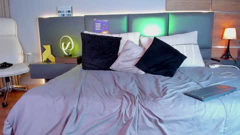 Stone Lee  online show from 2, 2, 2025