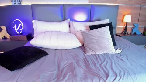 Stone Lee  online show from 5, 2, 2025