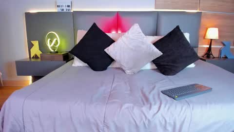 Stone Lee  online show from 9, 2, 2025