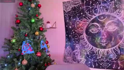 Snapshot of stonned_candy chatting on 21, 12, 2025 Liz online show from 21, 12, 2025