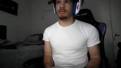 Snapshot of str8dj chatting on 16, 12, 2025 Dj online show from 16, 12, 2025