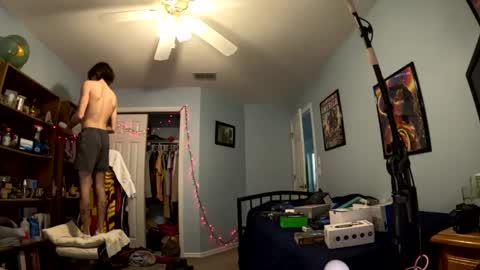 str8whiteboy21 online show from 4, 12, 2024