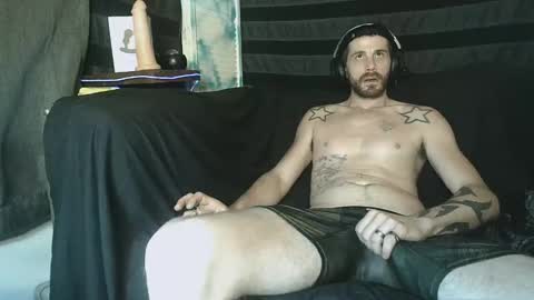 Snapshot of straitpipermann22 chatting on 12, 11, 2025 straitpipermann22 online show from 12, 11, 2025