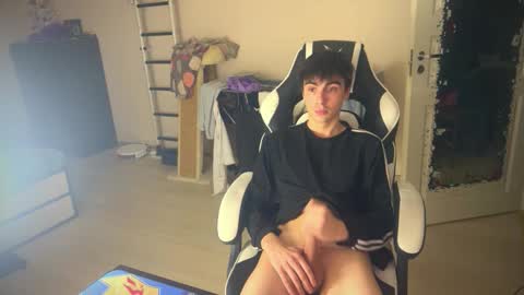 Snapshot of stralght_twinks chatting on 19, 12, 2025 Ray online show from 19, 12, 2025