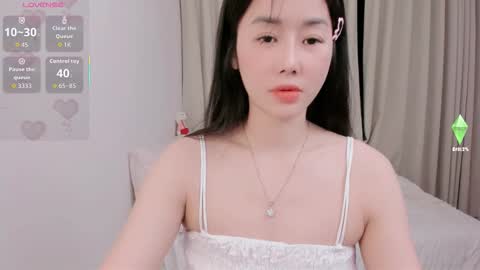 strawberry_loveee online show from 9, 10, 2025