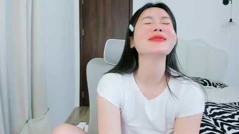 strawberry_loveee online show from 11, 11, 2025