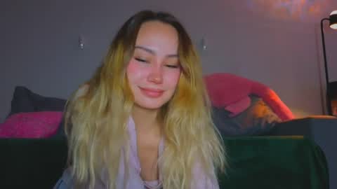 Snapshot of strawberrypie99 chatting on 30, 4, 2026 Tati and Lola online show from 30, 4, 2026